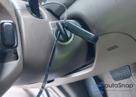 2003 Toyota Camry Le z USA, uszkodzony, nr VIN 4T1BE32K03U148605